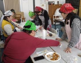 月に一度、レクレーションで調理実習を行っています。