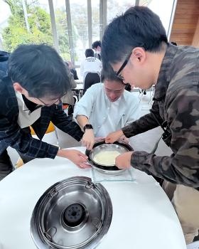 社員旅行や忘年会など、社員同士の交流を深める機会もあります