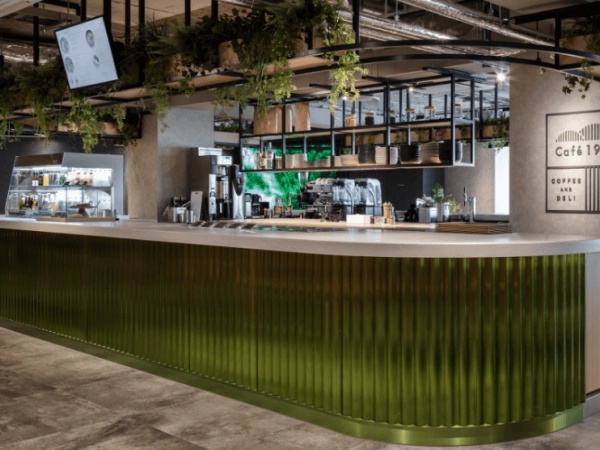 飲食も充実してます