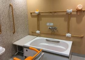 浴室は安全に配慮したつくりです。完全個浴でゆったりお風呂介助