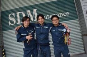 エスディ・メンテナンスで働く若手と仕事風景です