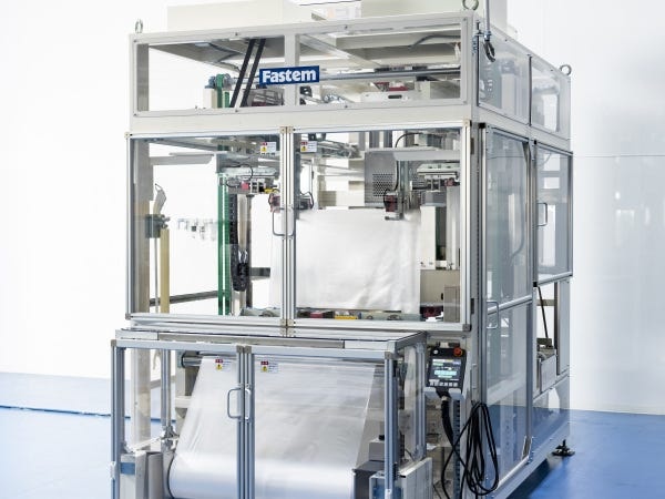 【喜ばれる機械！】「箱に袋をつける」「箱にものを入れて封をする」…シンプルな作業ですが、求める人にはありがたい機械です。