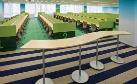 駅近くの開放的なオフィスです。