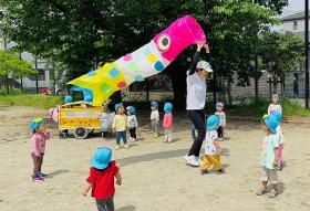 こいのぼりと一緒にあそぼ☆こどもの森保育園塩原ナーサリーより