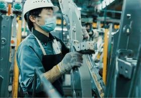 ロボット溶接組立工程