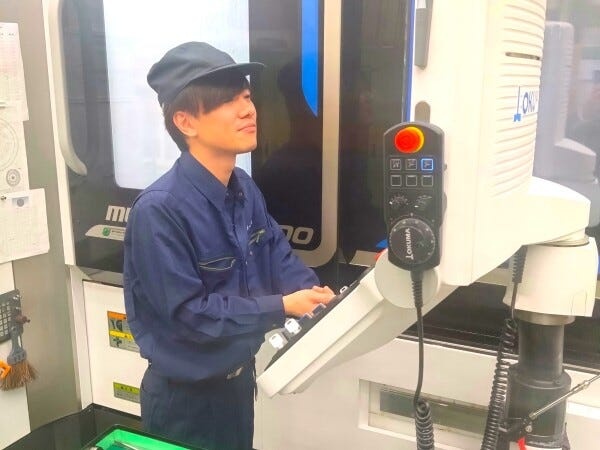 2024年に導入した最新鋭の複合旋盤。若手社員が絶好調で運用中！