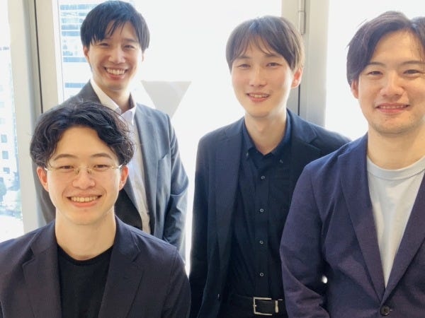 社会保険労務士・社会保険労務士補助（どちらかあれば可能）