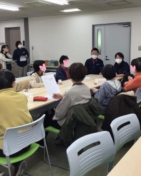 会議ではいろんなテーマで交流します