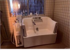 デイサービスセンターひらかわ：お風呂場