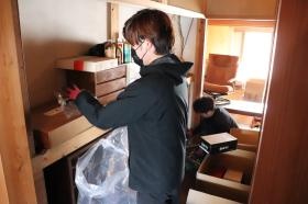 遺品整理の際の仕分け作業風景です。