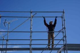 弊社の仕事は足場の組立・解体施工がメインです。