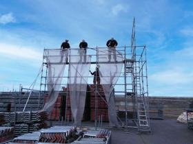 研修ではシート張りも行います。