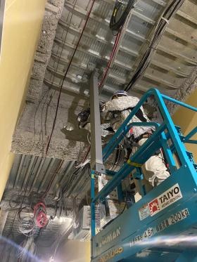 高所作業車を使っての作業