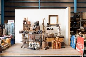 浜屋で取り扱う骨董品の一部です。