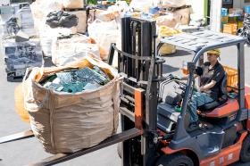 フォークリフト運転中