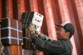 コンテナ積み込み風景