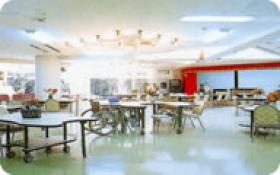 ゆったりとした空間でお食事を召し上がります