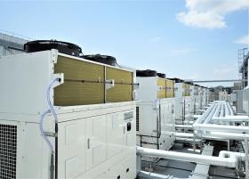 環境に配慮した物質を使った冷凍機です。