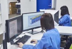 冷凍機の設計の様子