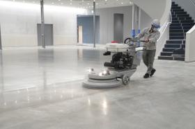 研磨工事の様子。