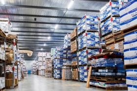 たくさんの製品や原料を保管しています