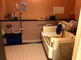 介護職員の業務時における身体的負担の軽減に努めています。