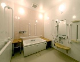 ユニット浴槽で、ゆっくりとご入浴できます。