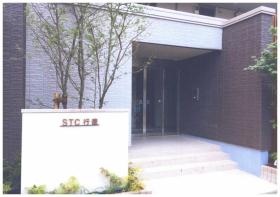 独身寮エントランス