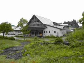 事務棟・搾乳棟などの建物外観