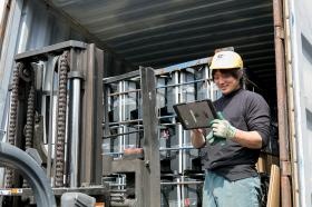 コンテナ積み込み風景