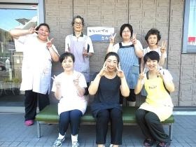 ２０代～７０代の幅広い世代が仲良く働いています！