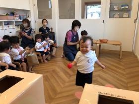 保育中の様子：小規模園ならではの細やかで質の高い保育を。