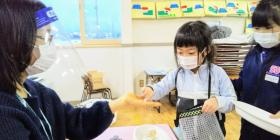 幼児教室の授業 最大５名なので一人一人関われます。