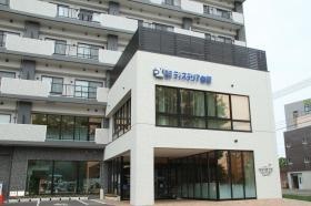 帯広本社。雑貨ショップやギャラリーを併設している