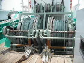 弊社の漁船に搭載された装置（通称：ウインチ）