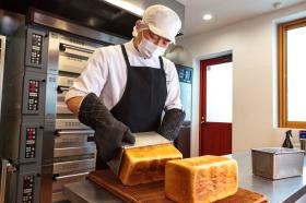 仕事の様子１（本案件の店舗は開店前のため、他店の様子）