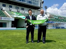 地元のクラブ：ヴァンラーレ八戸様に協賛しています