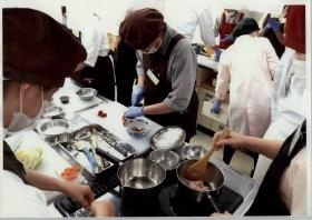 ２ 料理講習会の様子