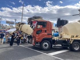 ラブローカル藤枝にてミキサー車出展