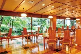 日本料理店「緑亭」