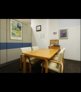 応接室（無料個別相談会はここで行っています）