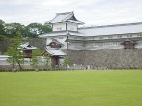 金沢城の芝生