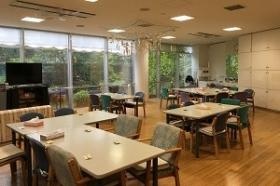 明るい雰囲気のデイサービスのリビング