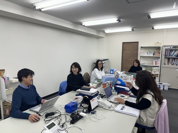 少数精鋭のチームですが、皆で高め合いながら楽しく業務を進めています。子育て経験者も多く協力体制が整っていますので、安心して勤務いただけます。