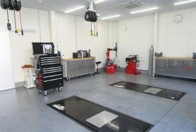 サービスピット（全店舗空調設備完備）