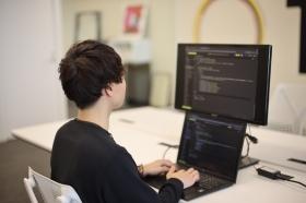 社内には有識者が多数。チャットからもいつでも質問できます。