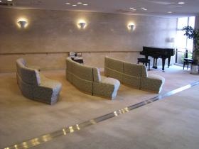 グランドピアノがあるロビー