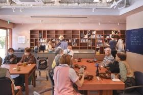 『深川えんみち』は１階デイと２階学童がゆるくつながっています