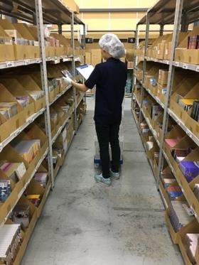 倉庫内でのピッキング風景です。