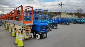 自走式高所作業車４